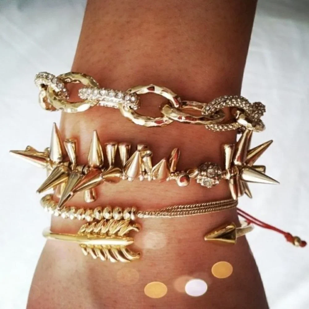 🏹 Stella and Dot Dainty Minimalist Gilded Arrow Cuff Bangle Bracelet 🏹 - Picture 2 of 9